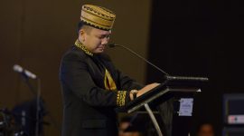 Ridho Ficardo meneteskan air mata saat samputan pelepasan purna tugas sebagai gubernur lampung periode 2014-2019. (ist)