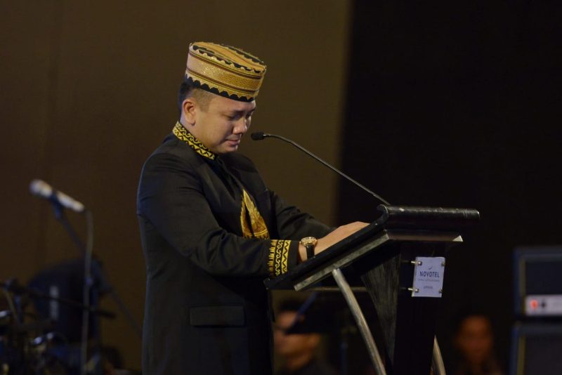 Ridho Ficardo meneteskan air mata saat samputan pelepasan purna tugas sebagai gubernur lampung periode 2014-2019. (ist)