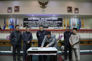 DPRD dan Pemprov Lampung Teken Persetujuan Pertanggungjawaban Pelaksanaan APBD TA 2018