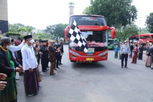 Wakil Gubernur Lampung Melepas 1150 Santri dan Santriwati ke Jawa Timur