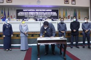 Arinal Tandatangani MOU KUPA dan PPAS Perubahan APBD Provinsi Lampung Tahun Anggaran 2021