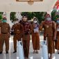 Bupati Dewi Handajani Serahkan Bantuan 33 Tabung Oksigen ke Bidan Desa. Dian