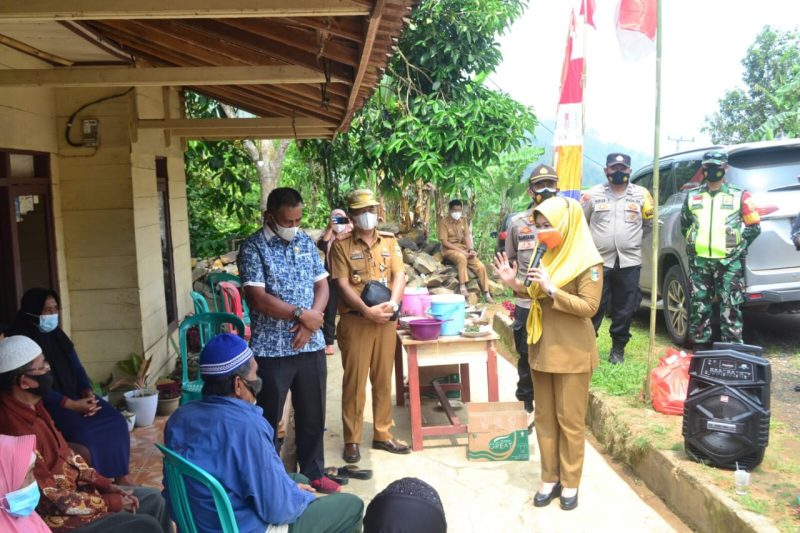Bupati Hj. Dewi Handajani, melakukan kunjungan kerja di Kecamatan Ulubelu, Selasa (10/8/2021). Ist