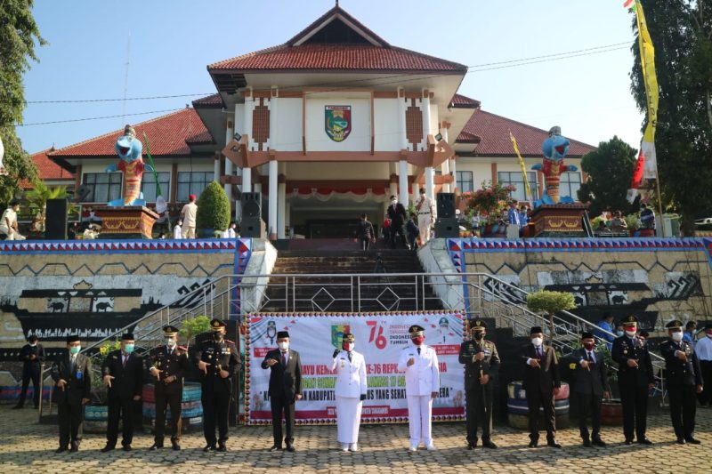 Peringati HUT RI ke 76 Bupati-Forkopimda Tanggamus Gelar Upacara dan Ziarah Makam Pahlawan. Ist