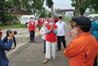 Riana Sari Arinal Berikan Bantuan ke Korban Banjir Semaka. Ist