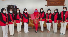 Bupati Tanggamus Menerima Bantuan Vaksin Secara Simbolis. Ist