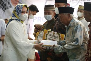 Ketua LKKS Provinsi Lampung Serahkan Sejumlah Bantuan