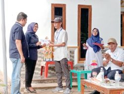 Perduli Olah Raga, Dewi Andayani Serahkan Bantuan Uang Tunai Kepada Ketua Panitia Porta Cup I