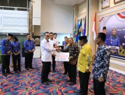 Ketua Dewan Pengurus Korpri Provinsi Lampung Serahkan Tali Asih Bagi Anggota Korpri di Lingkungan Pemerintah Provinsi Lampung