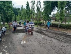 Peringatan Isra Mi’raj, PTPN IV Regional V Perbaiki Jalan Rusak Akses Menuju Wisata Religi di Kalimantan Selatan