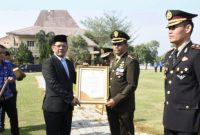 Pj Bupati Tubaba Berikan Penghargaan kepada Forkopimda