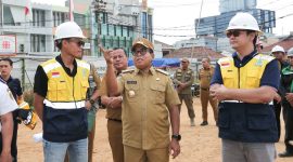 Pj Gubernur lampung Tinjau Pembangunan Masjid Raya Al-Bakrie