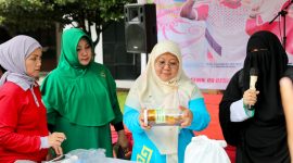Peringati Hati Ibu, Pj Ketua PKK Tinjau Stan di Unila