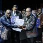 Pj Gubernur Terima Penghargaan Dari Menteri HAM 