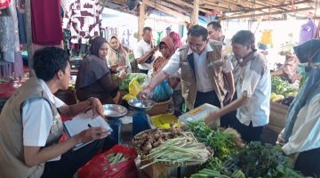 Disperindag Pesawaran dan LPKSM Lakukan Tera Ulang Timbangan di Pasar Kedondong, Siapkan Call Center Kemetrologian