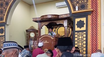 Khutbah Jumat di Islamic Centre Pesawaran, Ustad Seftri Ajak Jemaah Raih Kemerdekaan Jiwa Yang Hakiki