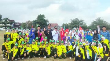 Drumband Bahana Wira Yudha MIN 1 Pesawaran Tampil Memukau di Upacara HUT RI Ke-80 di Kecamatan Kedondong