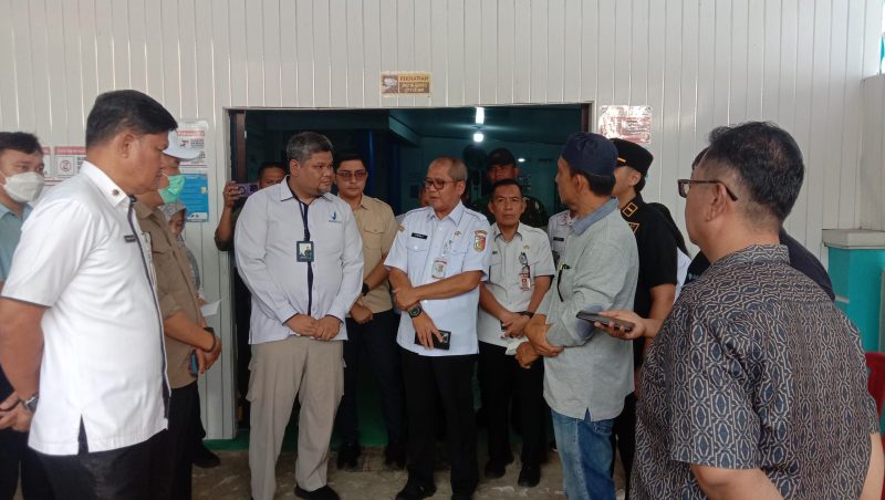 module: a; 
hw-remosaic: 0; 
touch: (-1.0, -1.0); 
modeInfo: ; 
sceneMode: Auto; 
cct_value: 0; 
AI_Scene: (-1, -1); 
aec_lux: 98.0; 
hist255: 0.0; 
hist252~255: 0.0; 
hist0~25: 0.0;