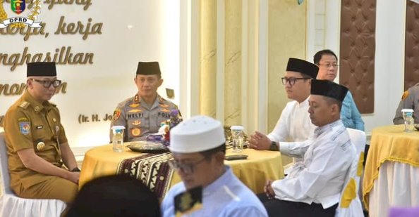 Ketua DPRD LAmpung bersama Gubernur Lampung dan Forkopimda